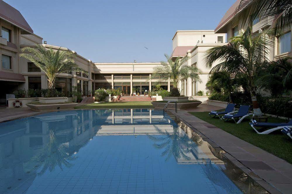 Hotel The Ummed Ahmedabad Airport Exterior foto